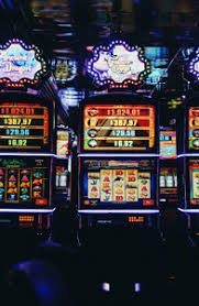 Играть в аппараты и лайв-казино на реальные деньги с быстрыми выплатами